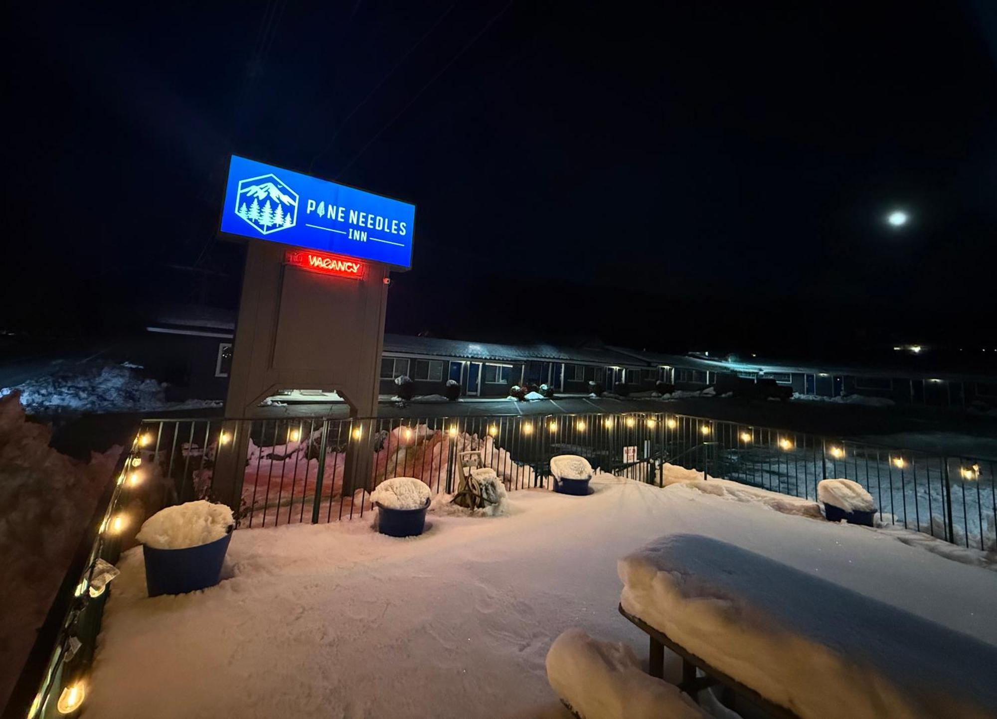 Pine Needles Inn Mount Shasta Bagian luar foto