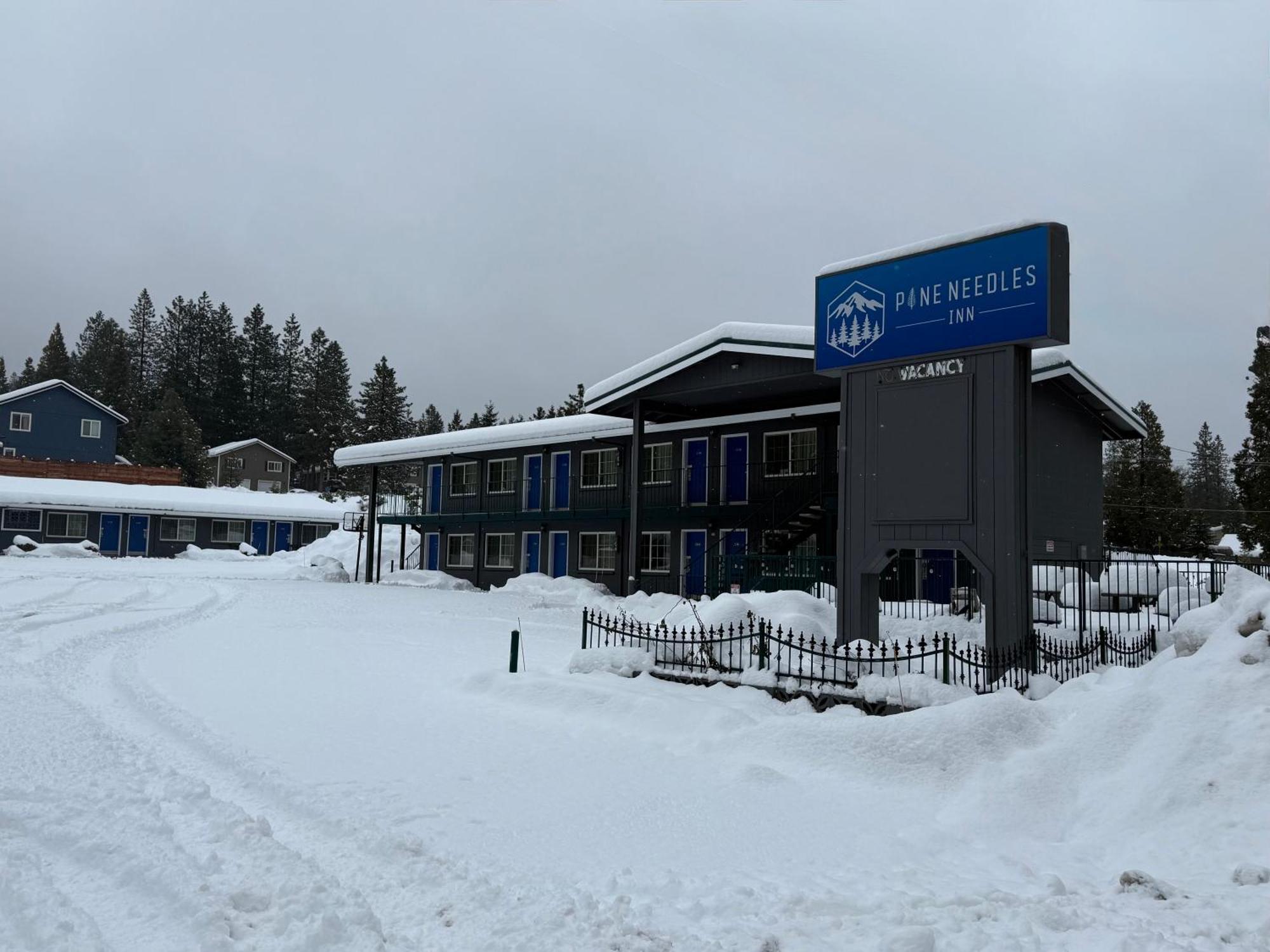 Pine Needles Inn Mount Shasta Bagian luar foto