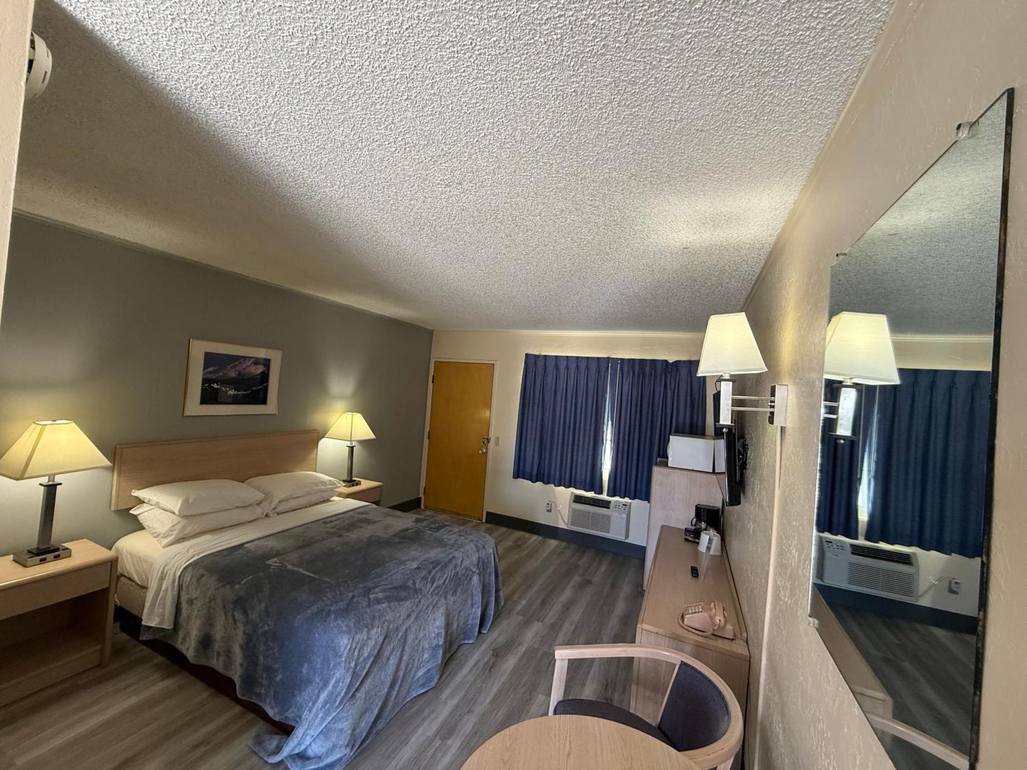 Pine Needles Inn Mount Shasta Bagian luar foto