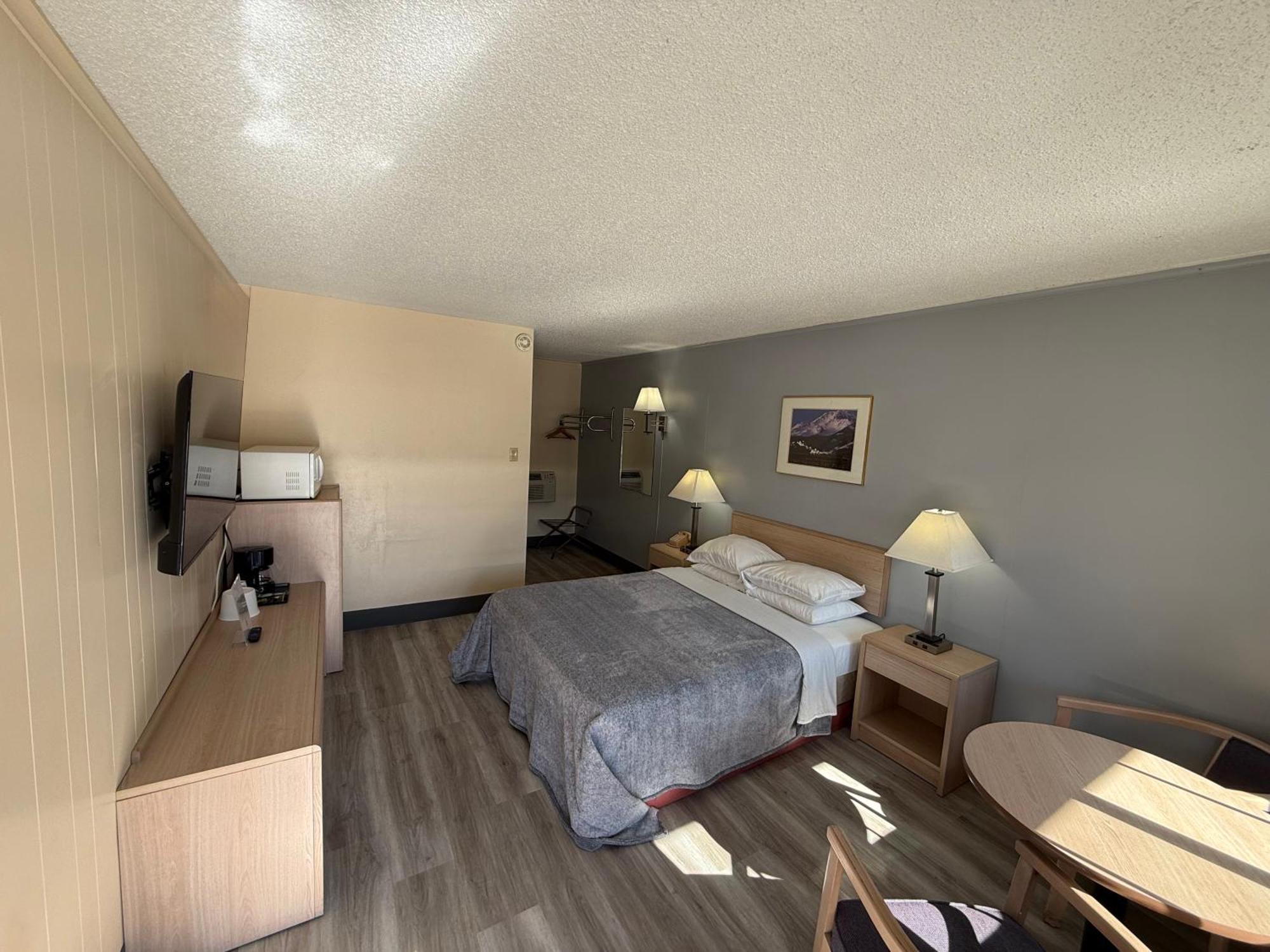 Pine Needles Inn Mount Shasta Bagian luar foto