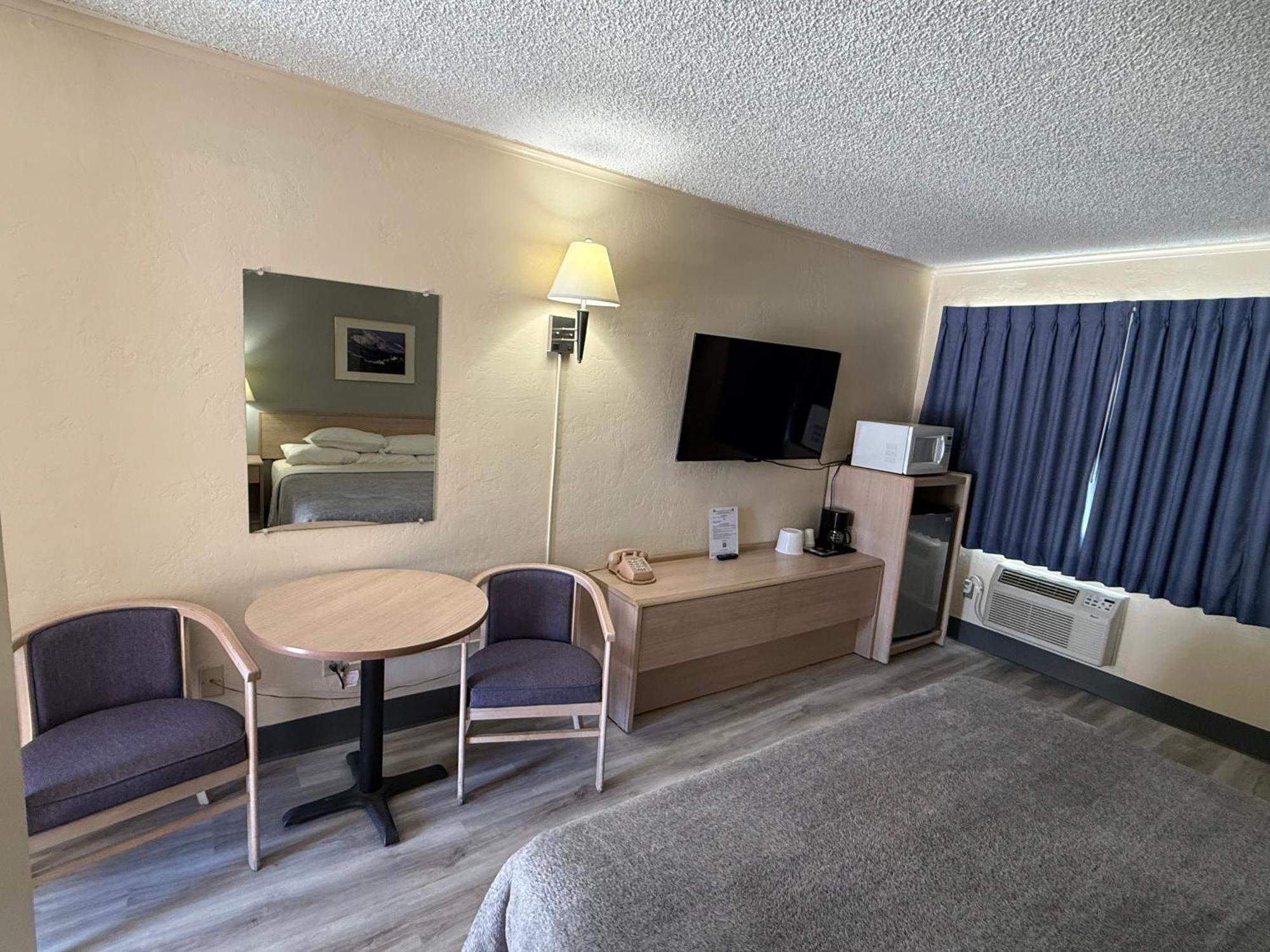 Pine Needles Inn Mount Shasta Bagian luar foto