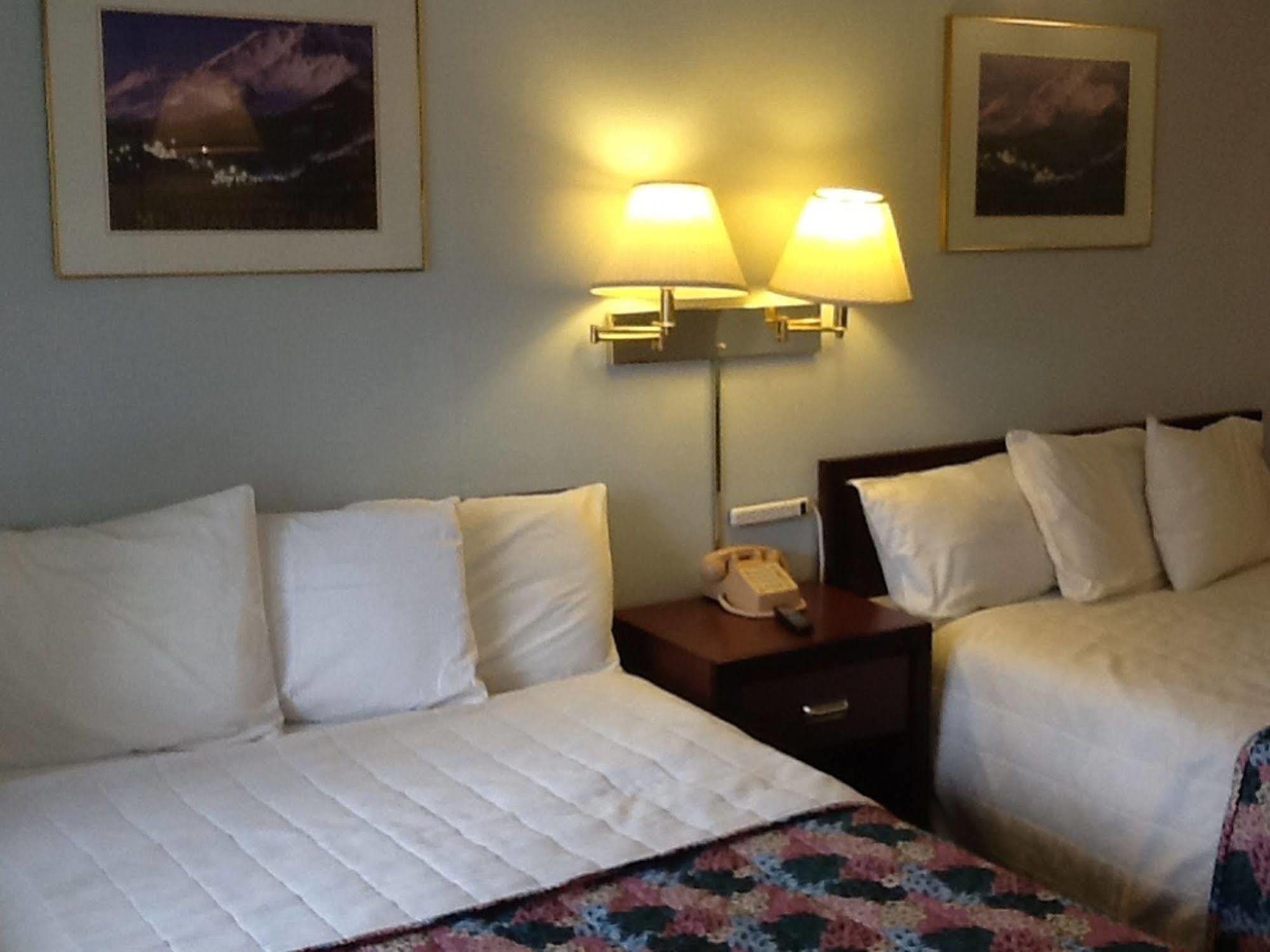 Pine Needles Inn Mount Shasta Bagian luar foto