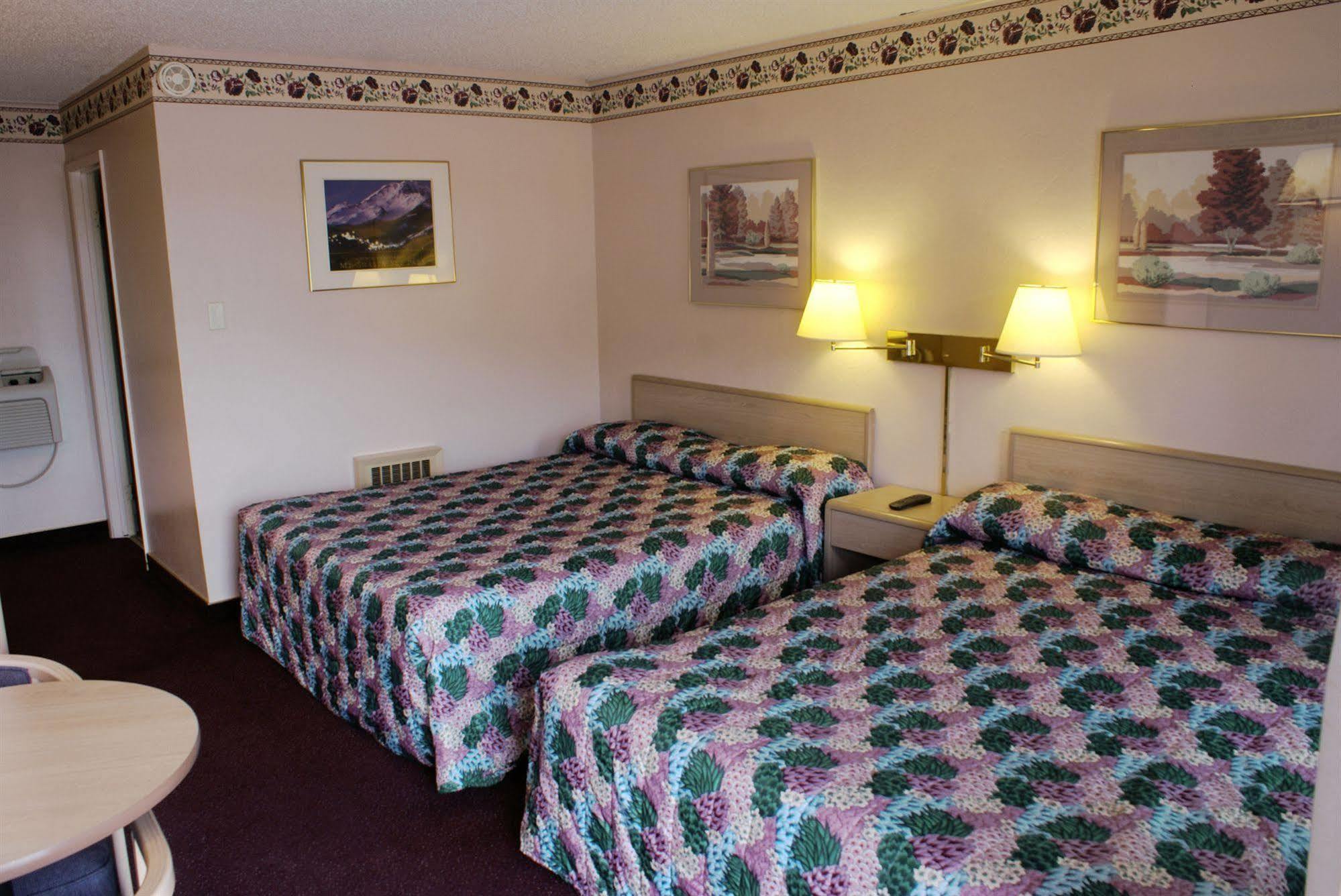 Pine Needles Inn Mount Shasta Bagian luar foto