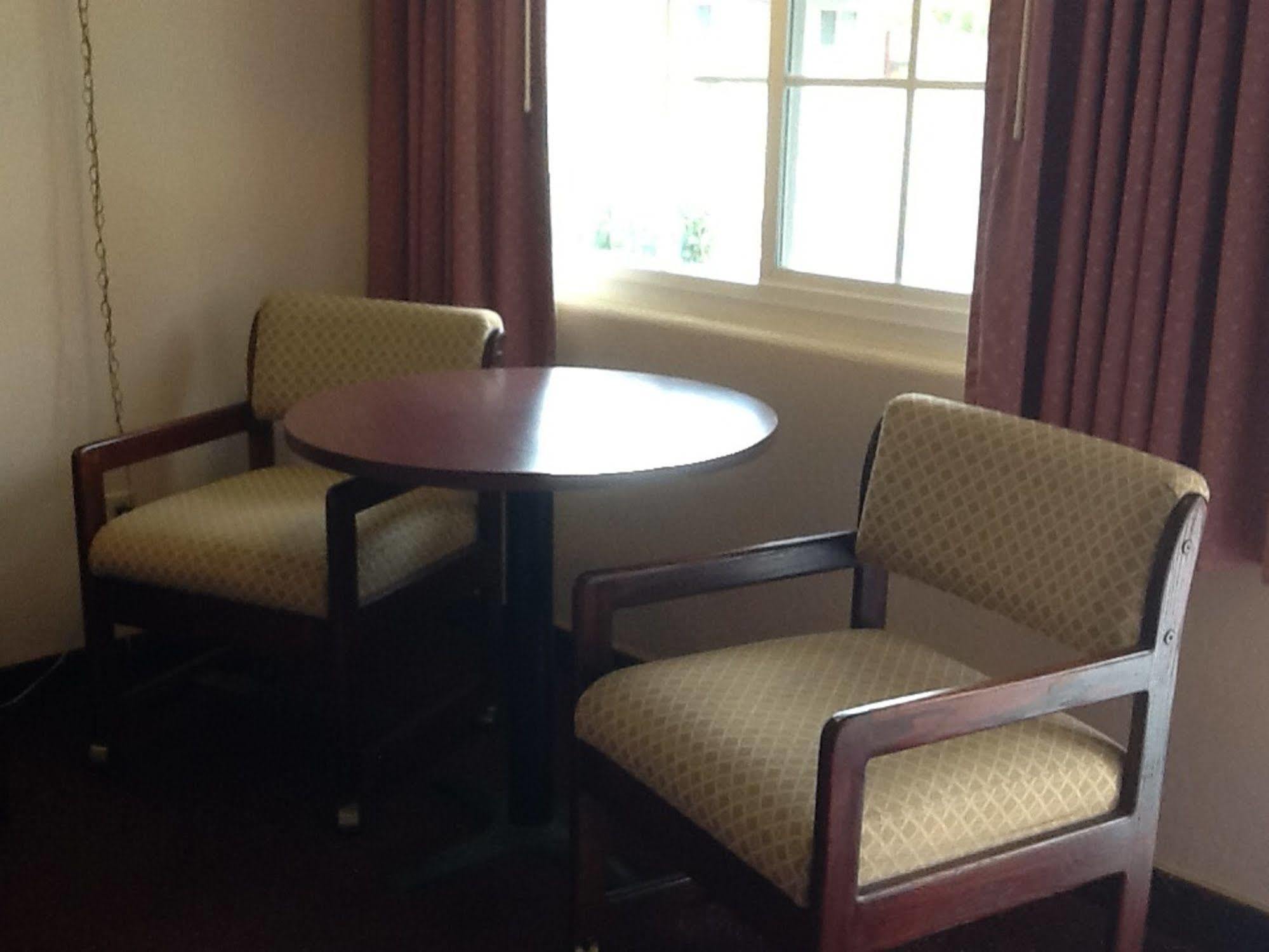 Pine Needles Inn Mount Shasta Bagian luar foto