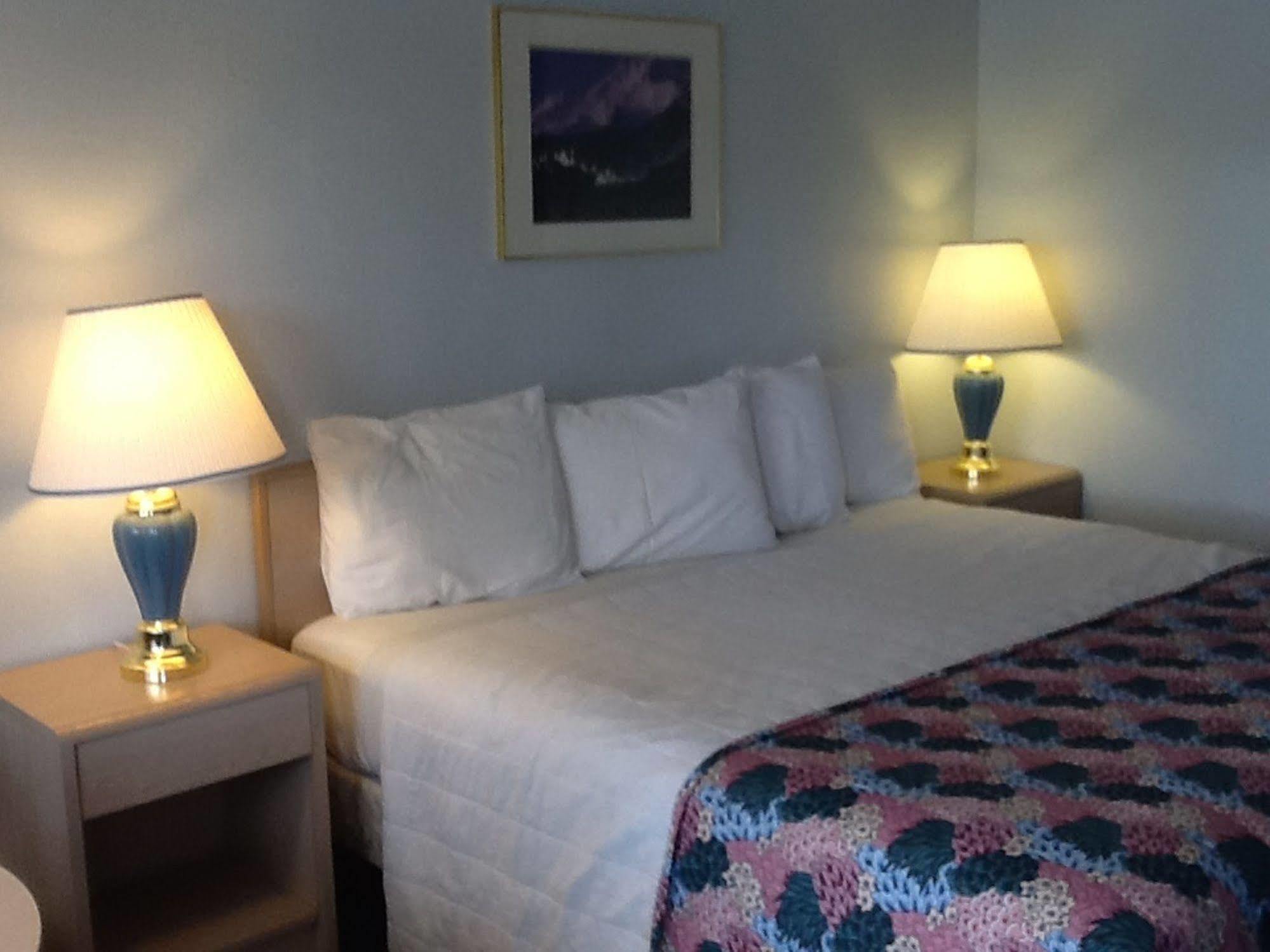 Pine Needles Inn Mount Shasta Bagian luar foto